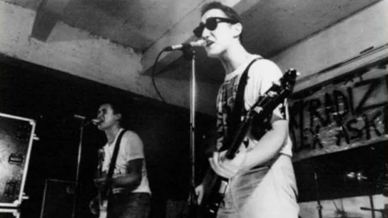 Concierto de Kortatu en el Gaztetxe de Egia, en el año 1987. Iñigo se encuentra a la derecha Concierto de Kortatu en el Gaztetxe de Egia, en el año 1987. Iñigo se encuentra a la derecha
