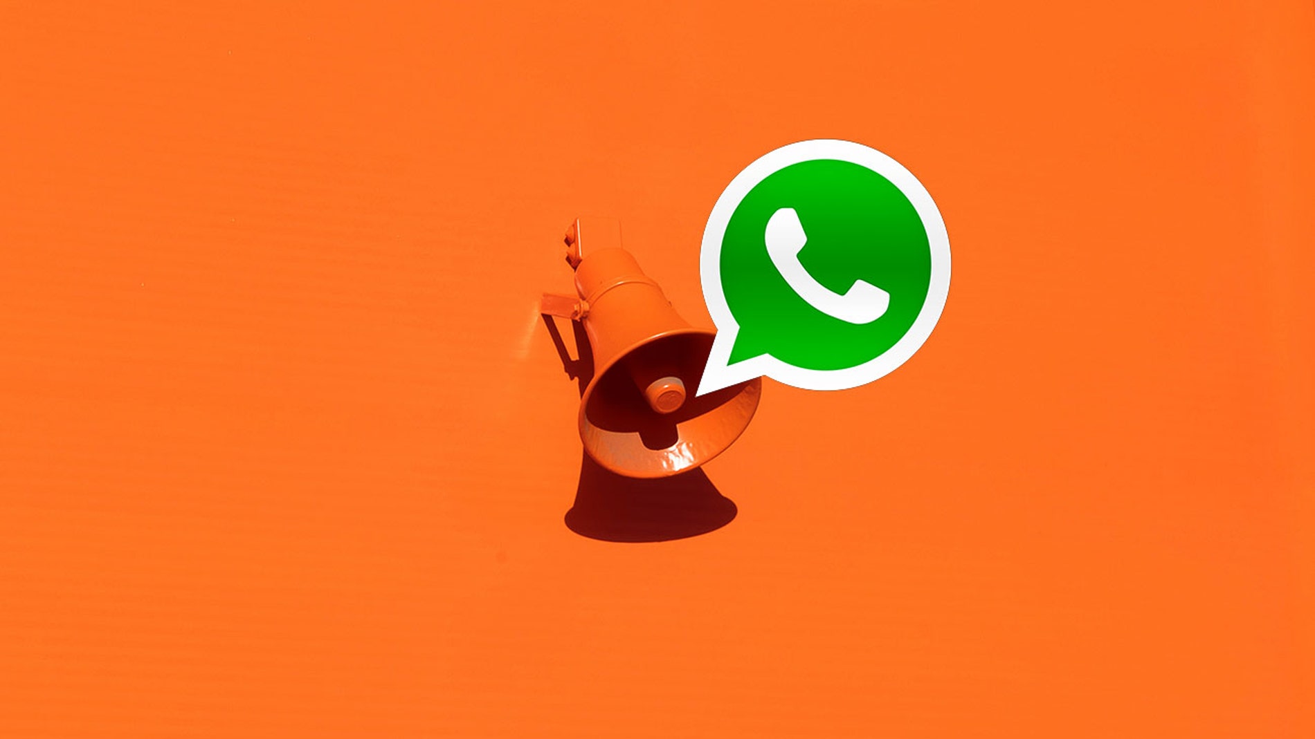 Un megáfono y WhatsApp