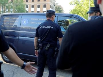 El coche fúnebre que transporta el cuerpo de Blanca Fernández Ochoa El coche fúnebre que transporta el cuerpo de Blanca Fernández Ochoa