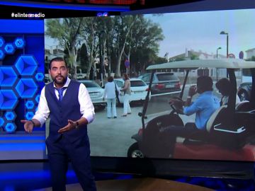 Dani Mateo alucina con la aparición estelar de Aznar y Botella: "¿Qué lleva a alguien a aparecer con un carrito de golf a un funeral?" Dani Mateo alucina con la aparición estelar de Aznar y Botella: "¿Qué lleva a alguien a aparecer con un carrito de golf a un funeral?"