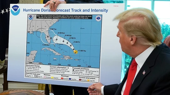 Trump muestra el mapa con el que asegura el paso de Dorian por Alabama Trump muestra el mapa con el que asegura el paso de Dorian por Alabama