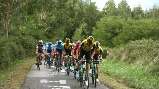 El pelotón de la Vuelta, en la etapa 12 El pelotón de la Vuelta, en la etapa 12