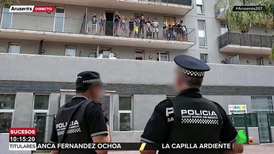 Los familiares del autor del apuñalamiento mortal en Puerto Olímpico de Barcelona reciben desnudos a la Policía Los familiares del autor del apuñalamiento mortal en Puerto Olímpico de Barcelona reciben desnudos a la Policía