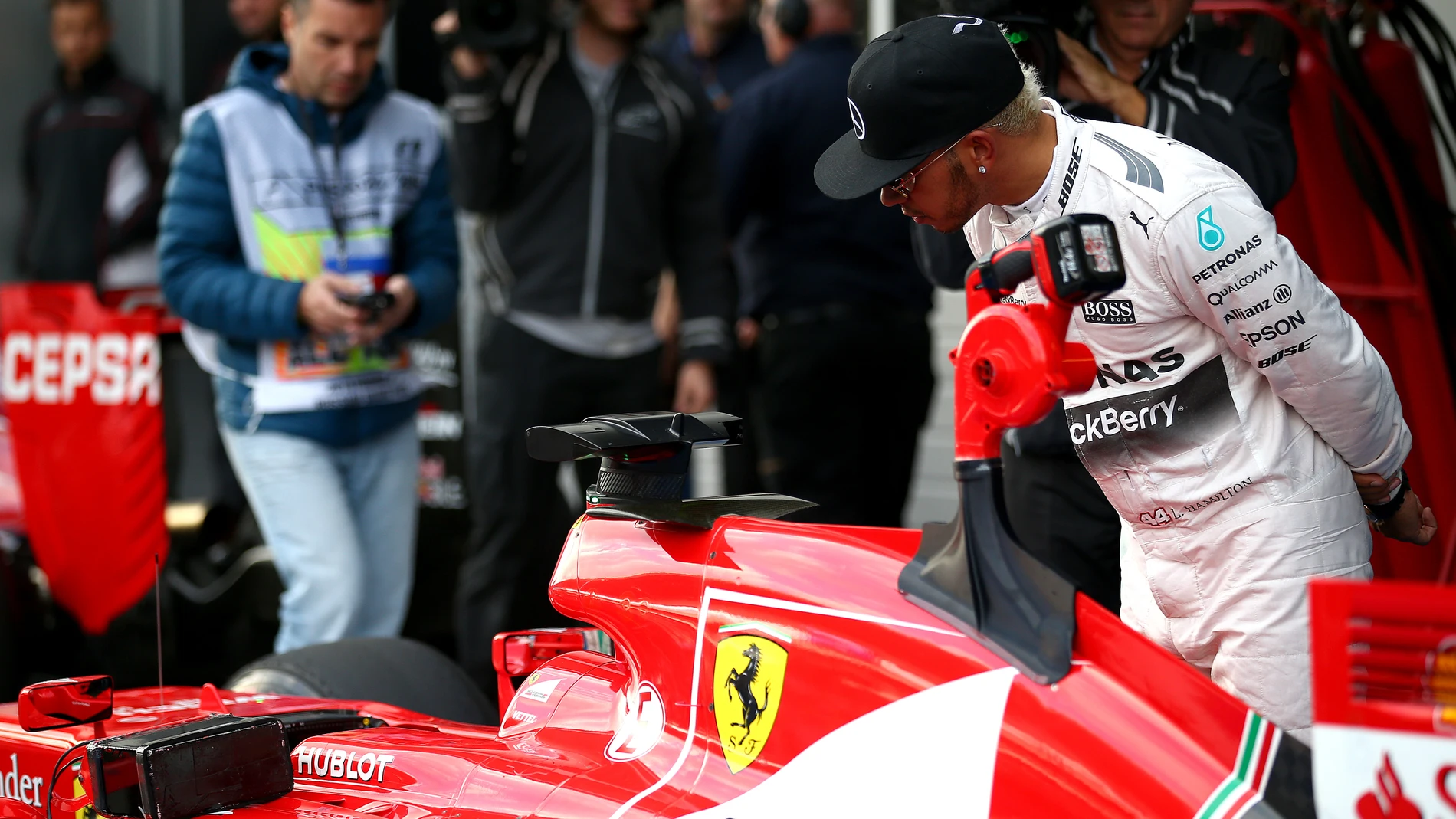 Sensation en F1 : Lewis Hamilton va rejoindre Ferrari ! - La DH/Les Sports+