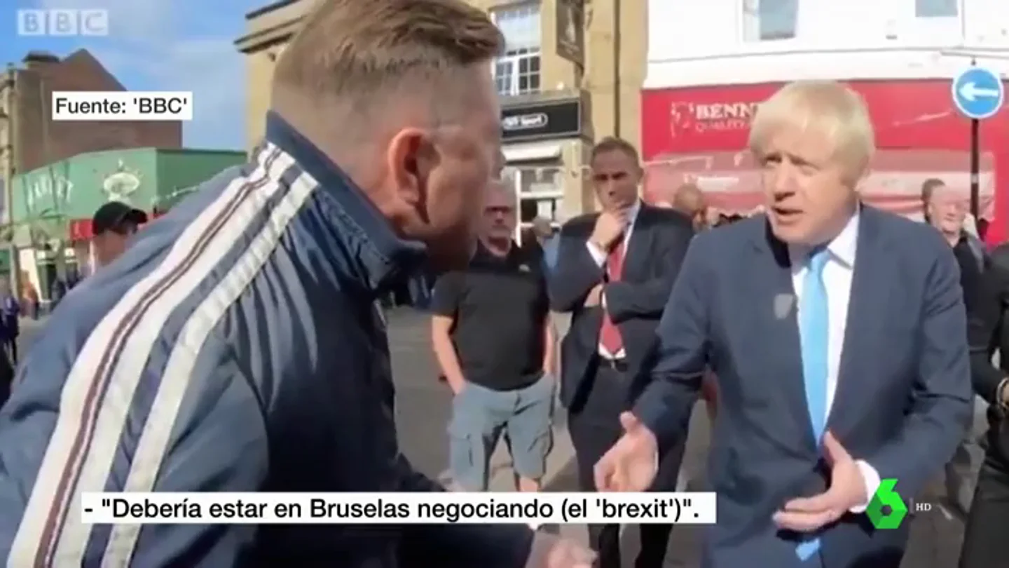 Increpan a Boris Johnson en plena calle por la suspensión del Parlamento: "Váyase de mi ciudad" Increpan a Boris Johnson en plena calle por la suspensión del Parlamento: "Váyase de mi ciudad"
