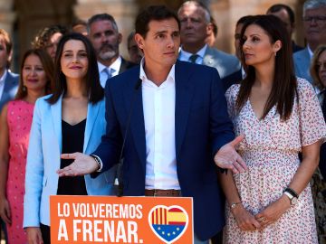 El presidente de Ciudadanos en el exterior del Parlament de Catalunya El presidente de Ciudadanos en el exterior del Parlament de Catalunya