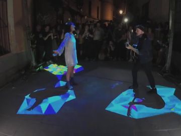 Amaral avanza su nuevo disco con un concierto en plena calle de Madrid Amaral avanza su nuevo disco con un concierto en plena calle de Madrid
