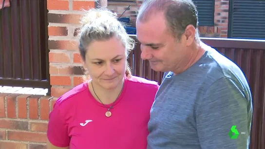 Un hombre con su mujer, que padece Alzheimer genético Un hombre con su mujer, que padece Alzheimer genético