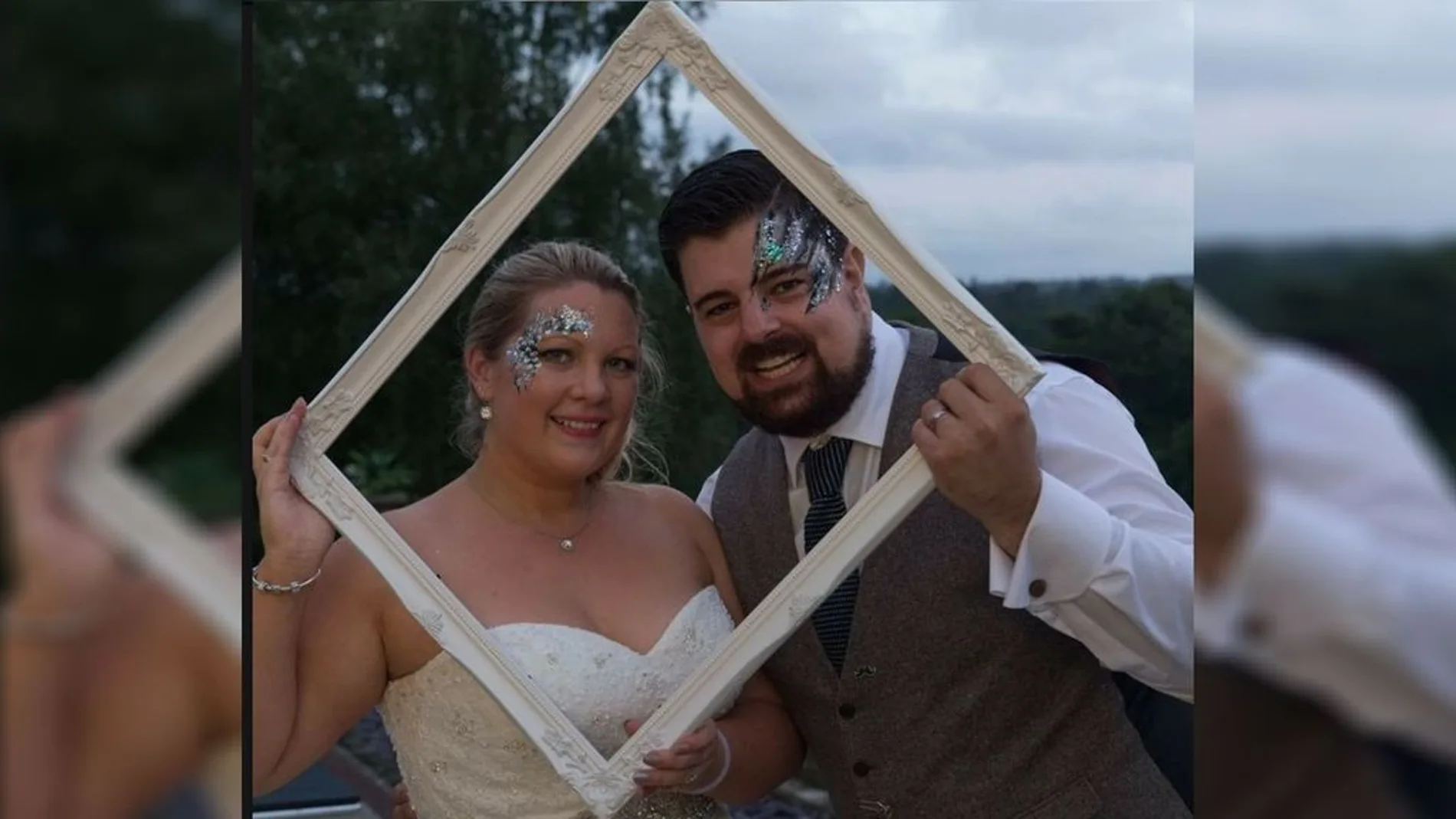 Shaun May y Laura durante su boda