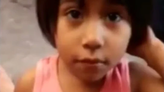 "Calcetitas rojas", la pequeña de cuatro años que falleció apaleada y violada por sus padres en México. "Calcetitas rojas", la pequeña de cuatro años que falleció apaleada y violada por sus padres en México.