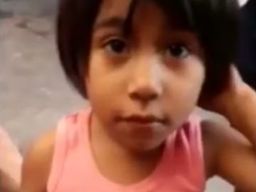 "Calcetitas rojas", la pequeña de cuatro años que falleció apaleada y violada por sus padres en México. "Calcetitas rojas", la pequeña de cuatro años que falleció apaleada y violada por sus padres en México.