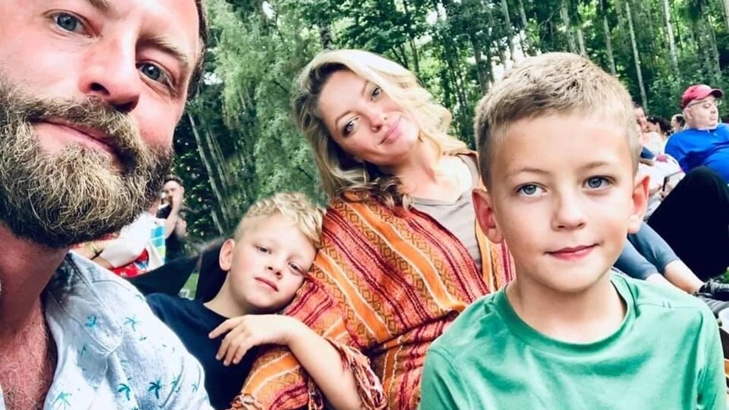 El pequeño Wiley (a la derecha) junto con sus padres y su hermano Oliver. El pequeño Wiley (a la derecha) junto con sus padres y su hermano Oliver.