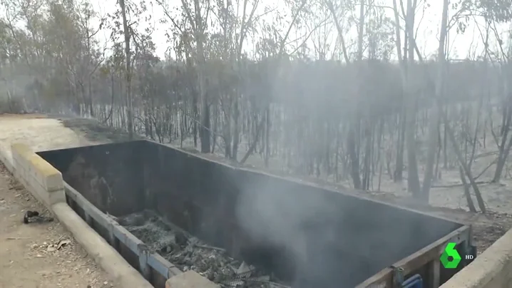 Estabilizado el incendio de Sevilla que obligó a desalojar a decenas de vecinos