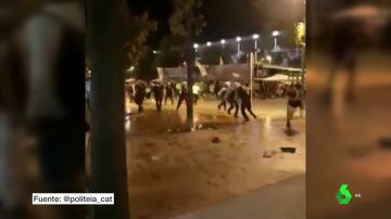 Batalla campal en Sabadell: unos disturbios en las fiestas dejan nueve detenidos y cuatro mossos heridos