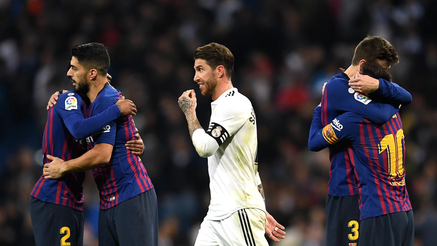 Sergio Ramos, rodeado de jugadores culés Sergio Ramos, rodeado de jugadores culés