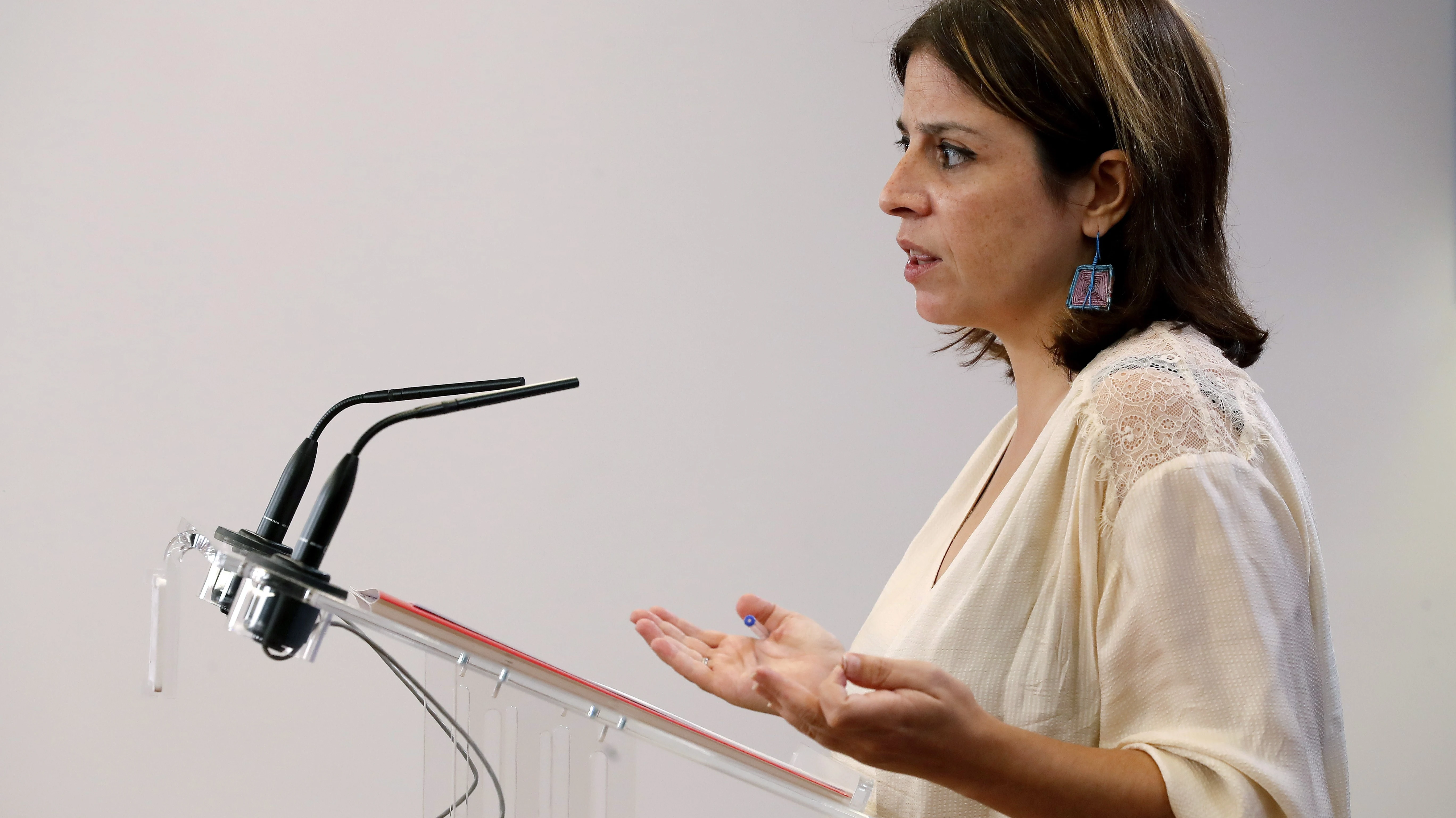 La vicesecretaria general del PSOE, Adriana Lastra, en rueda de prensa.
