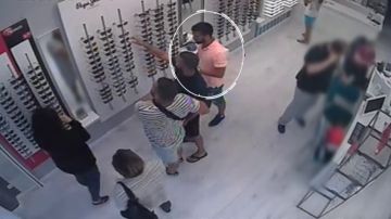 El vídeo del robo de tres miembros de 'La Manada' en un óptica de San Sebastián