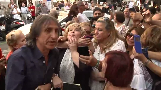 Karina llega a la capilla ardiente de Camilo Sesto Karina llega a la capilla ardiente de Camilo Sesto