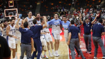 Selección argentina de baloncesto tras vencer a Serbia