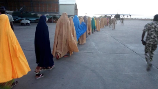 Miles de niños han sido retenidos por el Ejército nigeriano Miles de niños han sido retenidos por el Ejército nigeriano