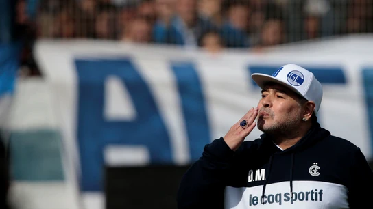 Maradona, en su presentación con el Gimnasia y Esgrima de La Plata Maradona, en su presentación con el Gimnasia y Esgrima de La Plata
