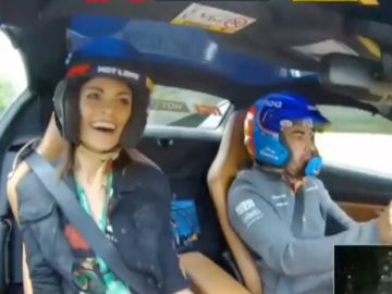 Fernando Alonso, junto a su pareja, Linda Morselli Fernando Alonso, junto a su pareja, Linda Morselli