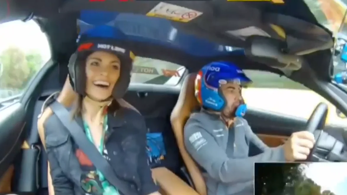 Fernando Alonso, junto a su pareja, Linda Morselli