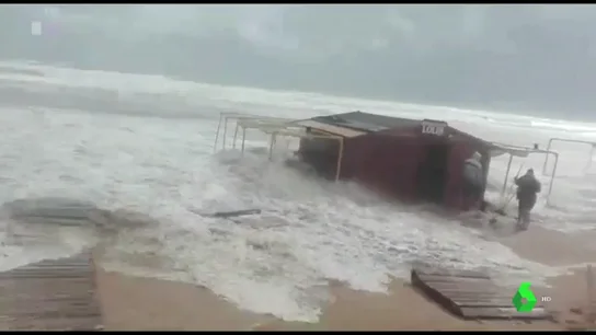 Inundaciones, destrozos, clases canceladas... las consecuencias del temporal que azota Valencia y Alicante Inundaciones, destrozos, clases canceladas... las consecuencias del temporal que azota Valencia y Alicante