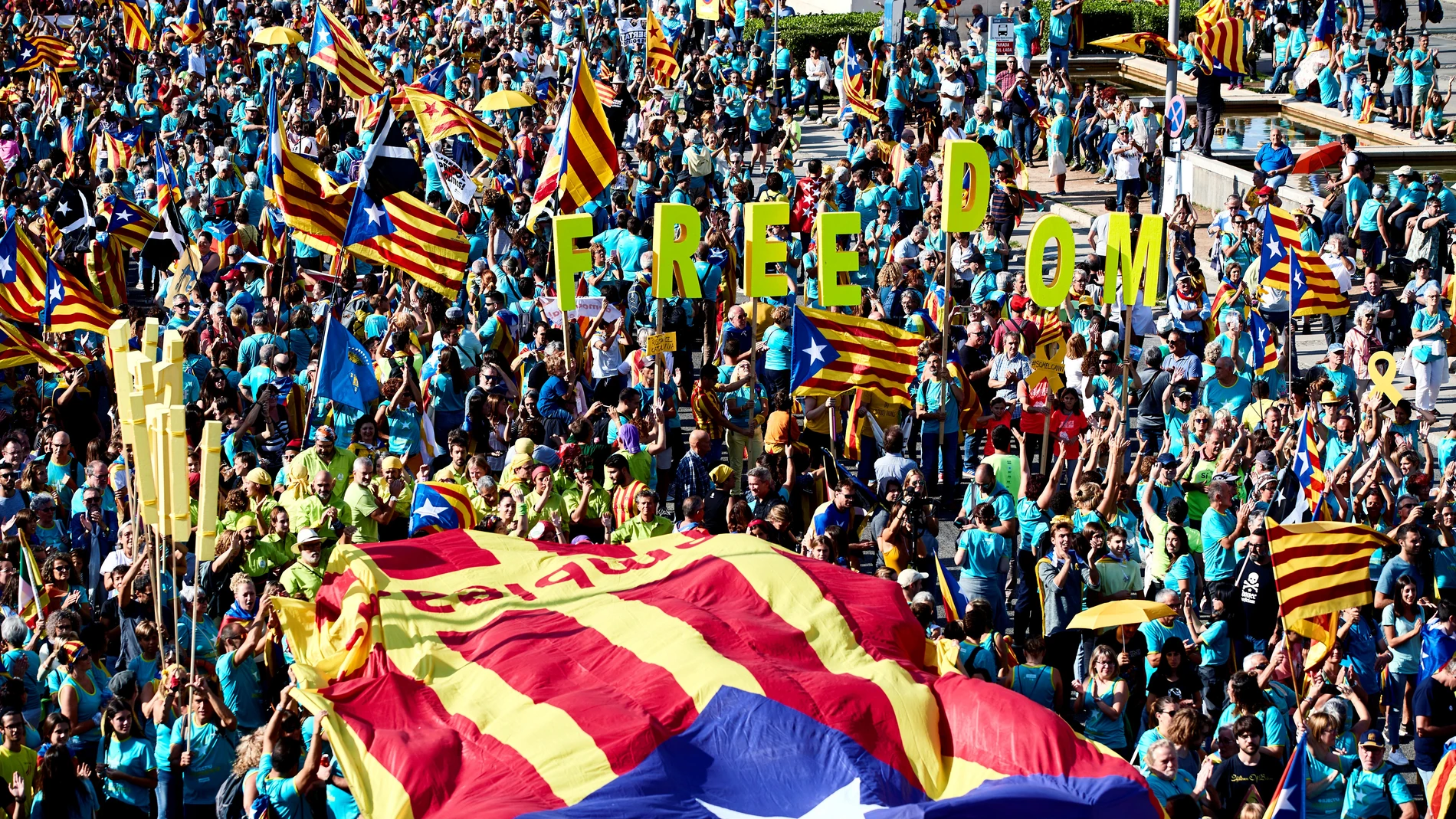 Miles de personas se concentranen Barcelona durante la manifestación independentista
