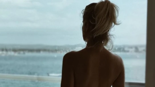 El desnudo de Adriana Abenia El desnudo de Adriana Abenia