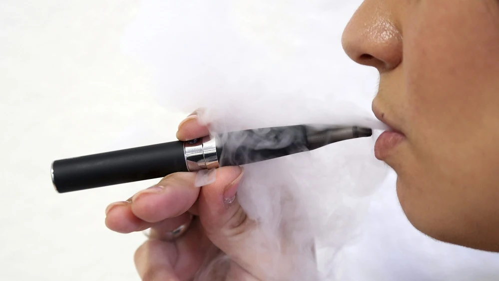 Los cigarrillos electrónicos en los jóvenes Los cigarrillos electrónicos en los jóvenes