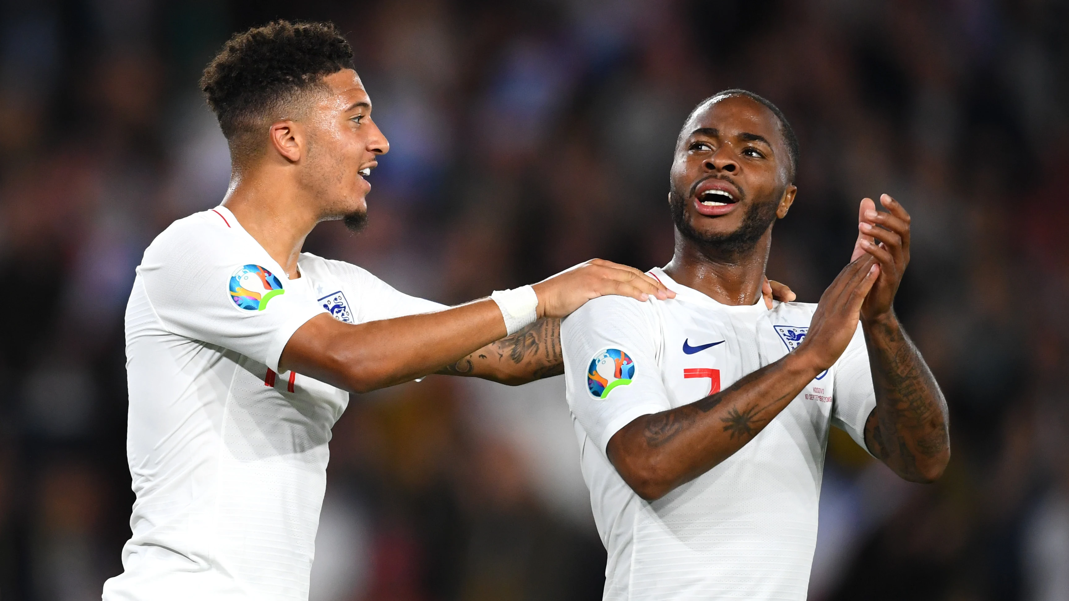 Raheem Sterling, junto a Jadon Sancho