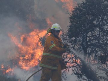 Un centenar de incendios calcina dos estados del este de Australia Un centenar de incendios calcina dos estados del este de Australia