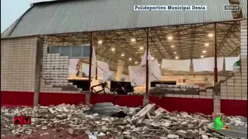 El estado en el que ha quedado el polideportivo de Dénia tras el tornado