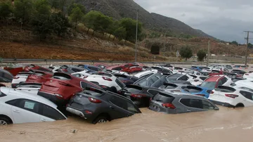 Ciento de coches inundados tras el paso de la Gota Fría en Orihuela