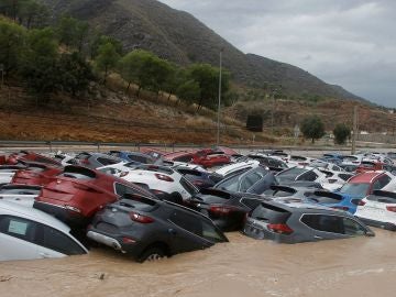 Ciento de coches inundados tras el paso de la Gota Fría en Orihuela Ciento de coches inundados tras el paso de la Gota Fría en Orihuela