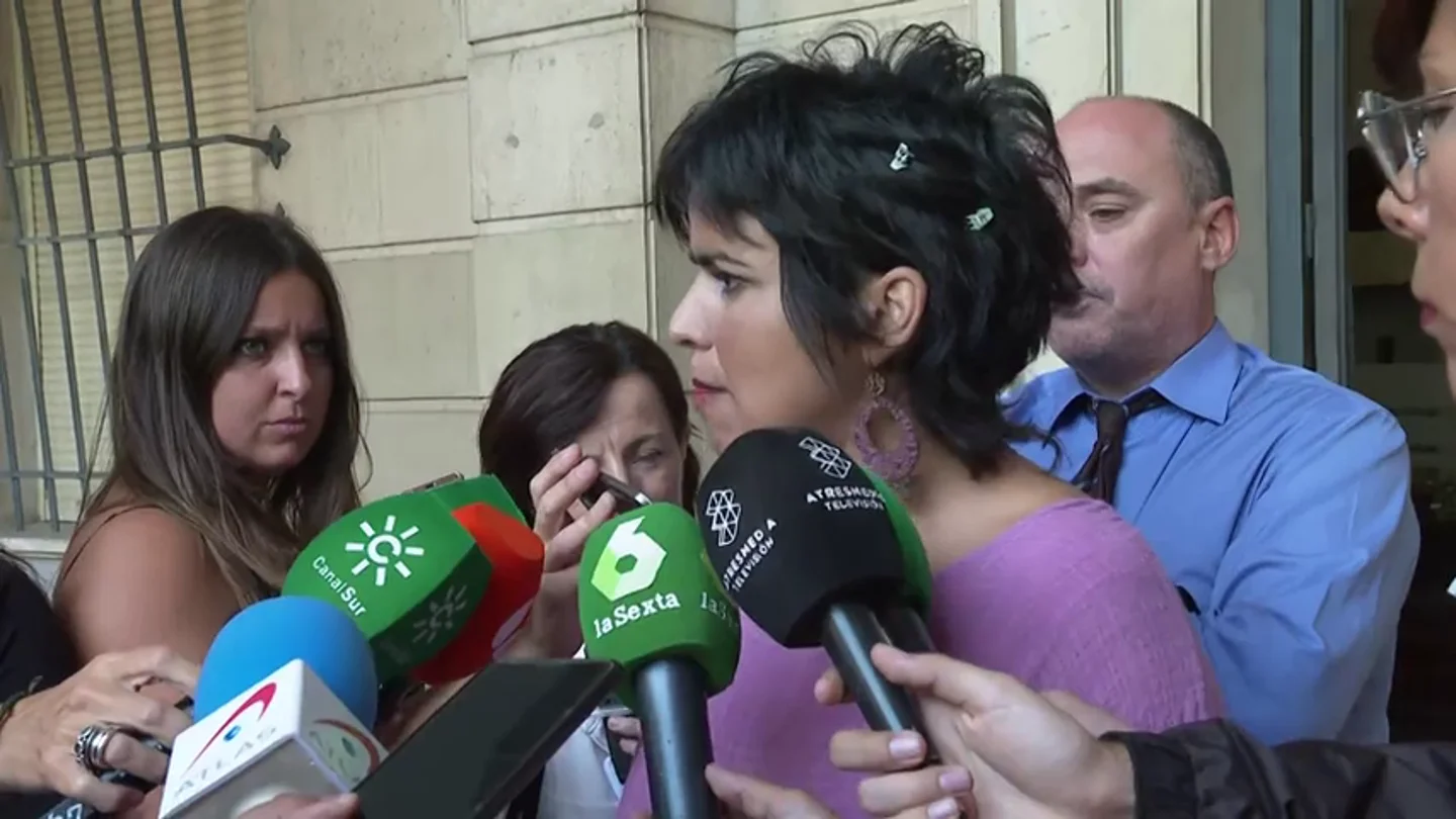 Teresa Rodríguez se sintió "un objeto" cuando Muñoz Medina intentó besarla: "Quiso humillarme por ser mujer" Teresa Rodríguez se sintió "un objeto" cuando Muñoz Medina intentó besarla: "Quiso humillarme por ser mujer"