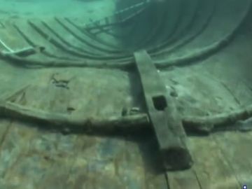 El barco fenicio mejor conservado podría tocar tierra: el Gobierno decide si saca sus restos del fondo del mar El barco fenicio mejor conservado podría tocar tierra: el Gobierno decide si saca sus restos del fondo del mar