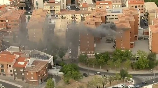 El helicóptero de la Vuelta graba un incendio en directo