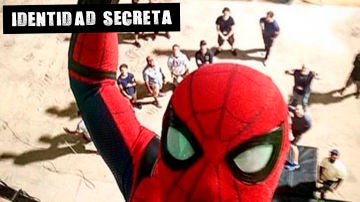 Spiderman haciéndose un selfie