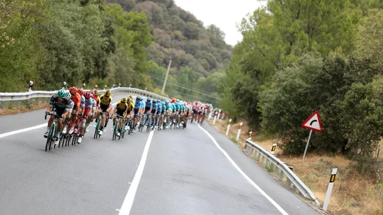 El pelotón de la Vuelta, durante la etapa 19 El pelotón de la Vuelta, durante la etapa 19