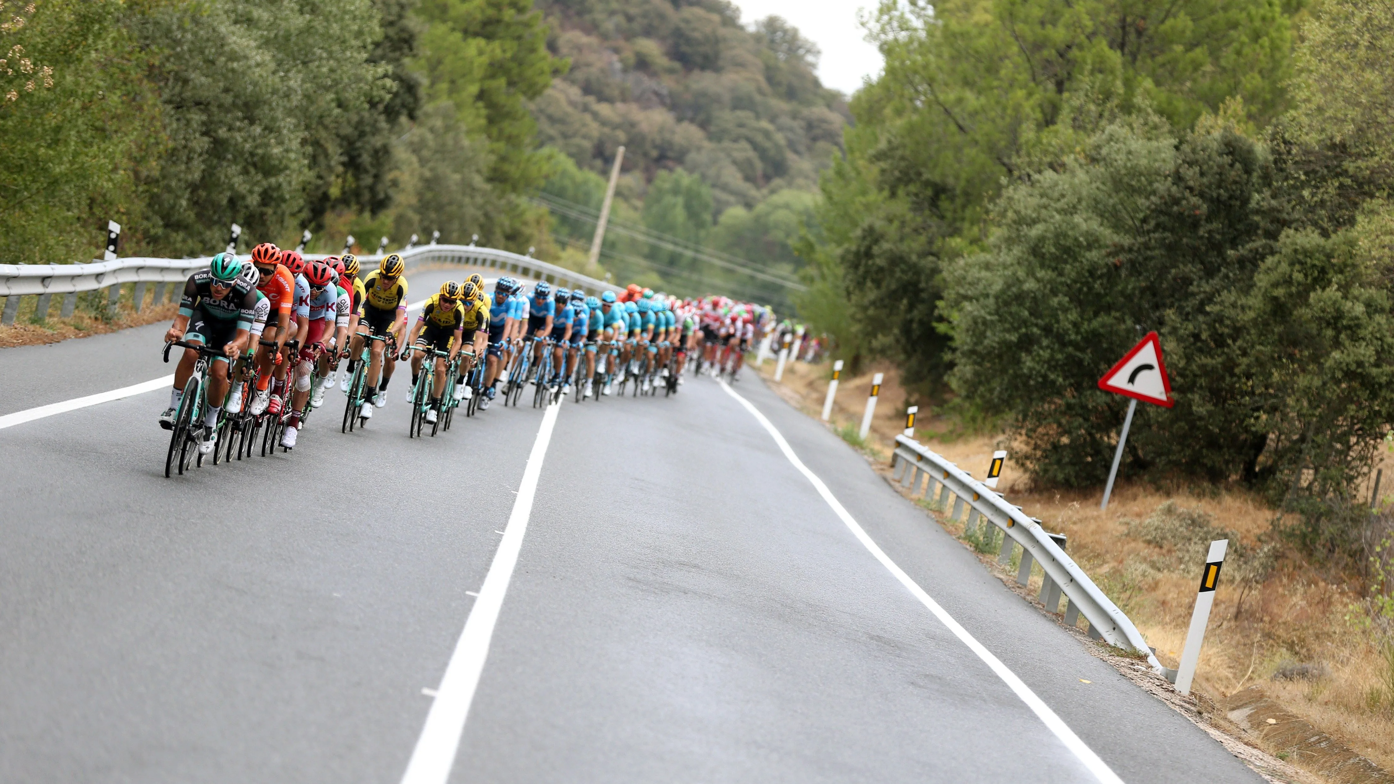 El pelotón de la Vuelta, durante la etapa 19