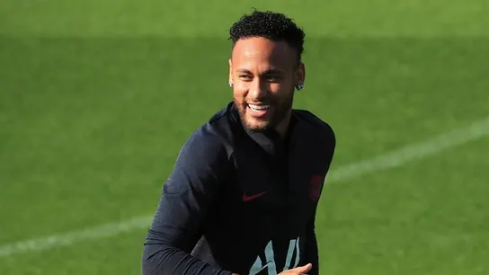 Neymar, en el campo de entrenamiento del PSG. Neymar, en el campo de entrenamiento del PSG.