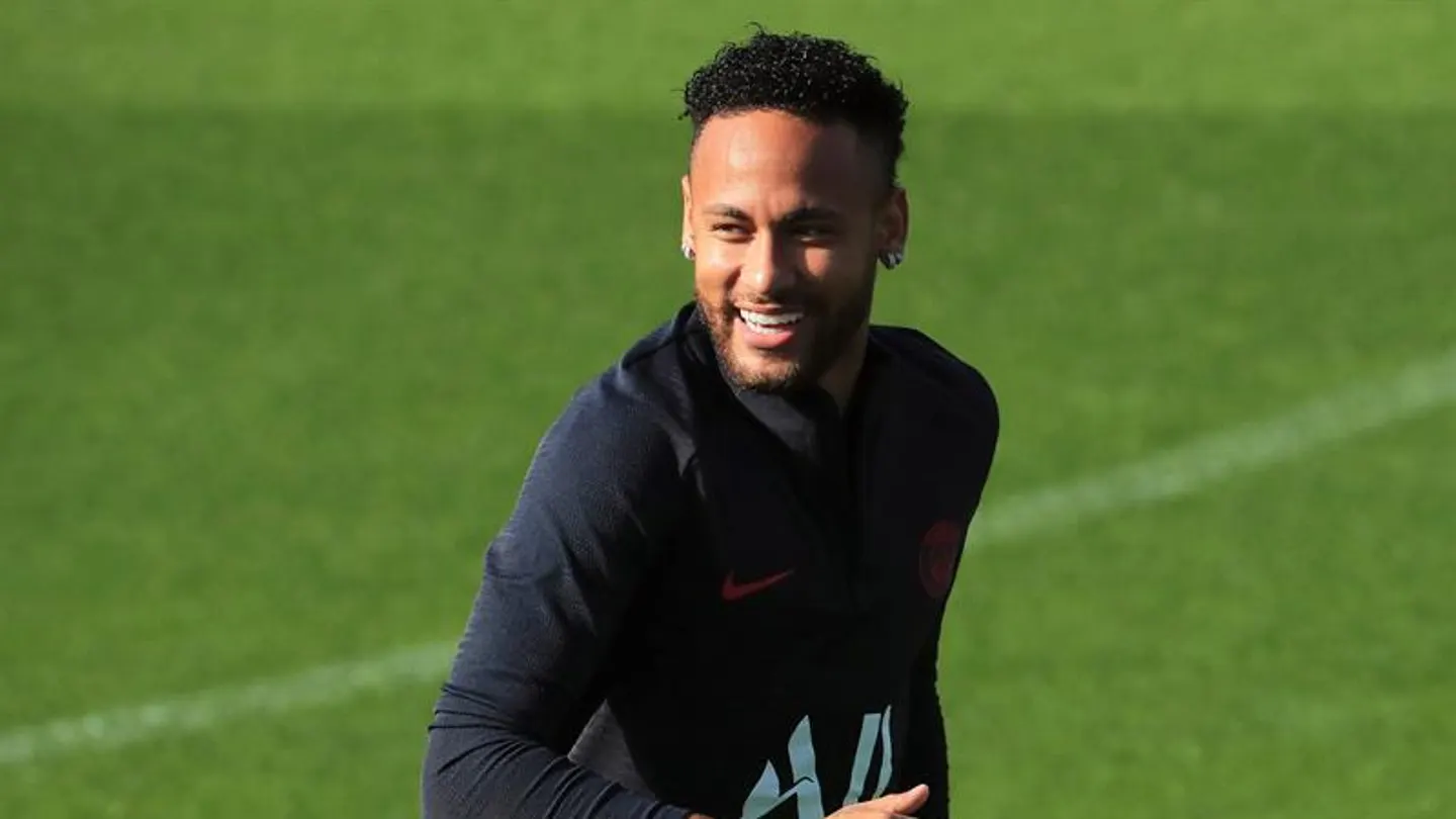 Neymar, en el campo de entrenamiento del PSG. Neymar, en el campo de entrenamiento del PSG.