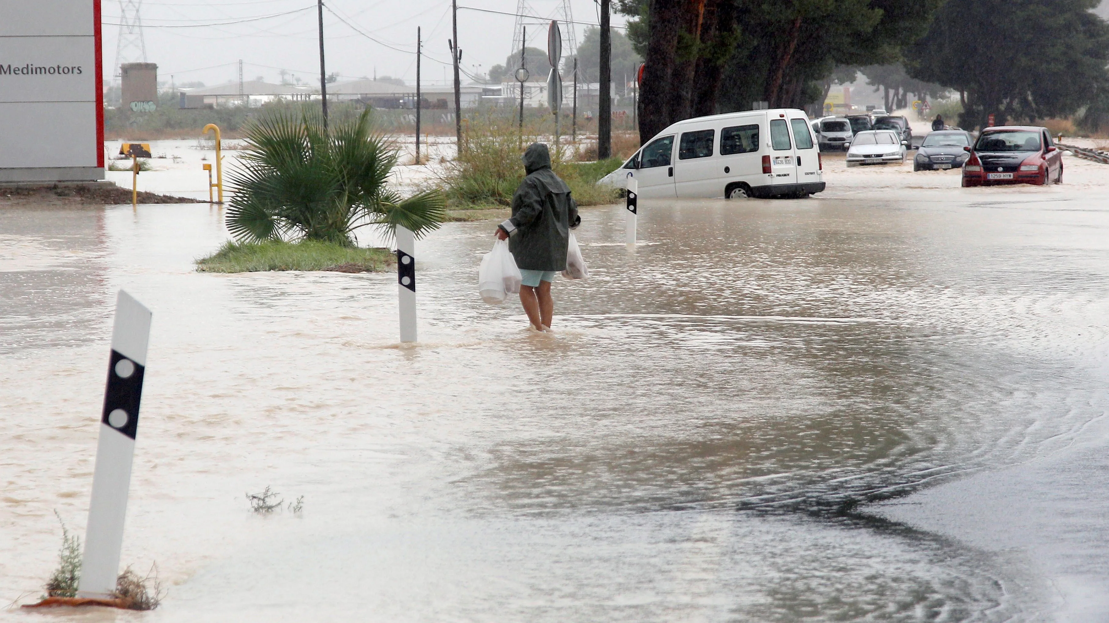 Entrada Norte de Orihuela por la N-340, cortada debido a las lluvias.