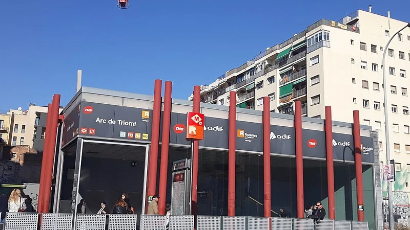 Metro Arc de Triomf