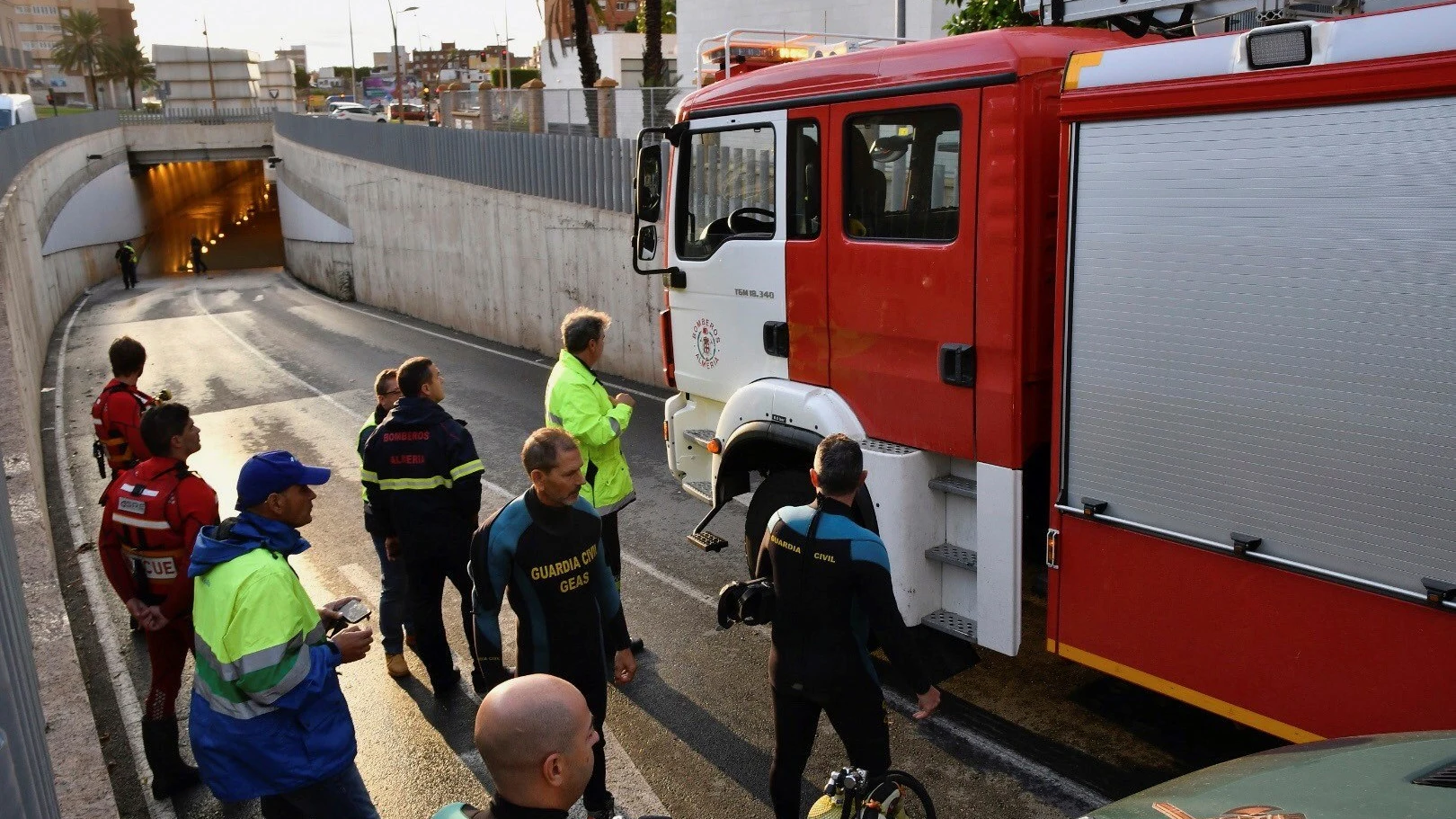 Muere un hombre ahogado tras quedar atrapado en su vehículo en Almería