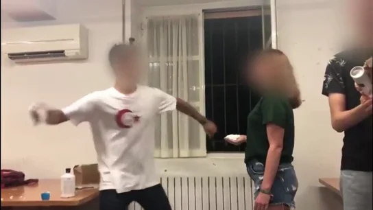 Expulsan 15 días a los dos estudiantes que participaron en una violenta novatada en un colegio mayor de la Complutense Expulsan 15 días a los dos estudiantes que participaron en una violenta novatada en un colegio mayor de la Complutense