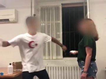 Expulsan 15 días a los dos estudiantes que participaron en una violenta novatada en un colegio mayor de la Complutense Expulsan 15 días a los dos estudiantes que participaron en una violenta novatada en un colegio mayor de la Complutense