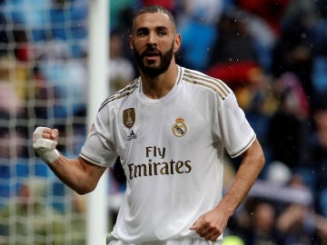 Benzema celebra un gol con el Real Madrid Benzema celebra un gol con el Real Madrid